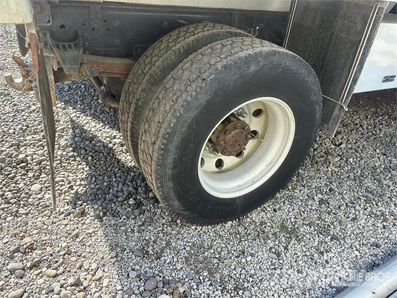 Chevrolet C7500 شاحنات قلابة