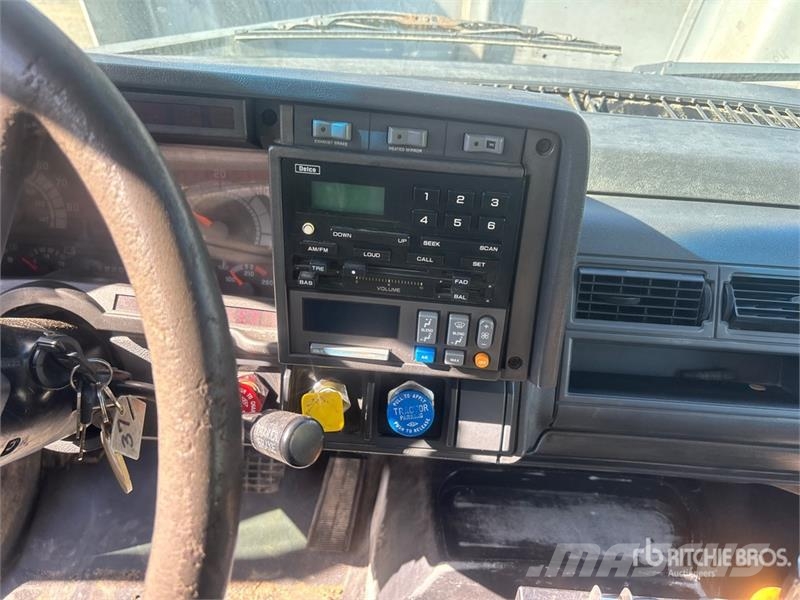 Chevrolet C7500 شاحنات قلابة