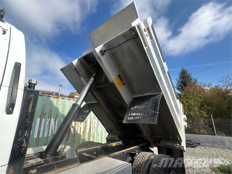 Chevrolet C7500 شاحنات قلابة