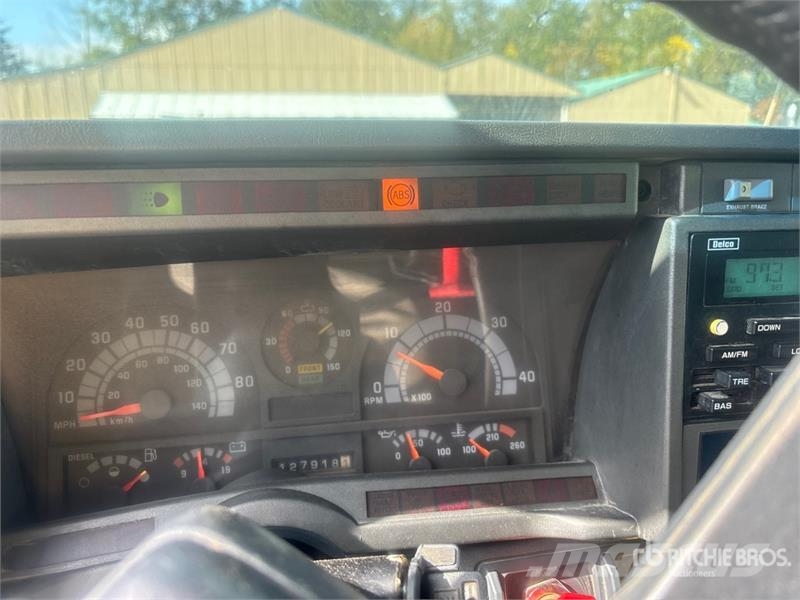 Chevrolet C7500 شاحنات قلابة