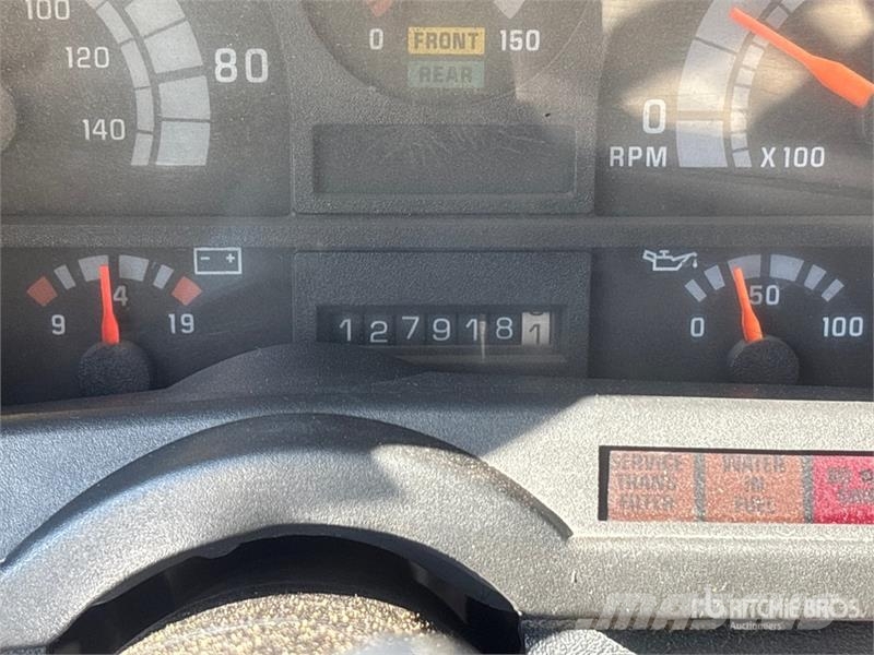 Chevrolet C7500 شاحنات قلابة