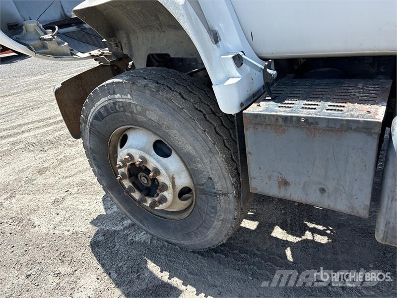 Chevrolet C7500 Tipper trucks