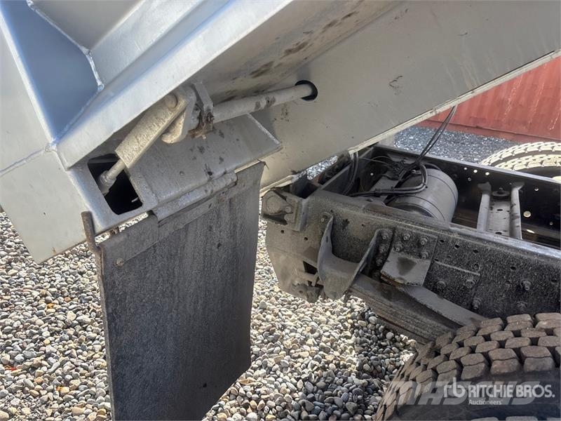 Chevrolet C7500 شاحنات قلابة