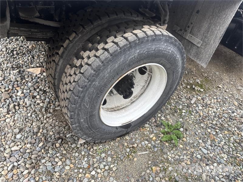 Chevrolet C7500 شاحنات قلابة