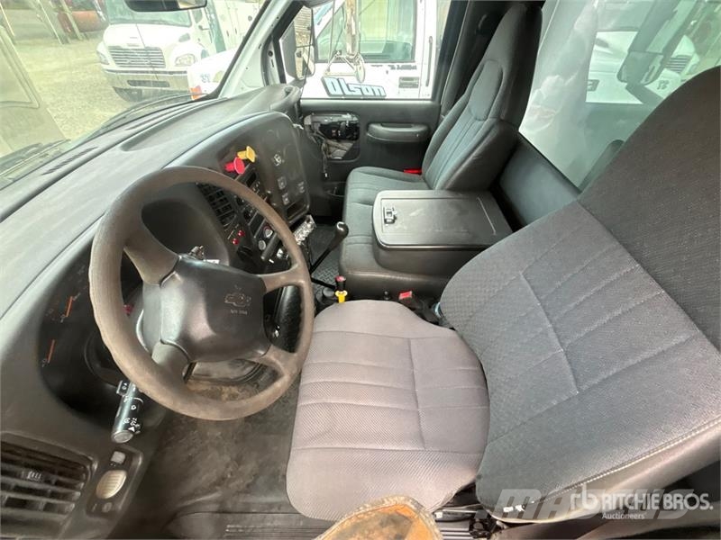 Chevrolet C7500 شاحنات قلابة