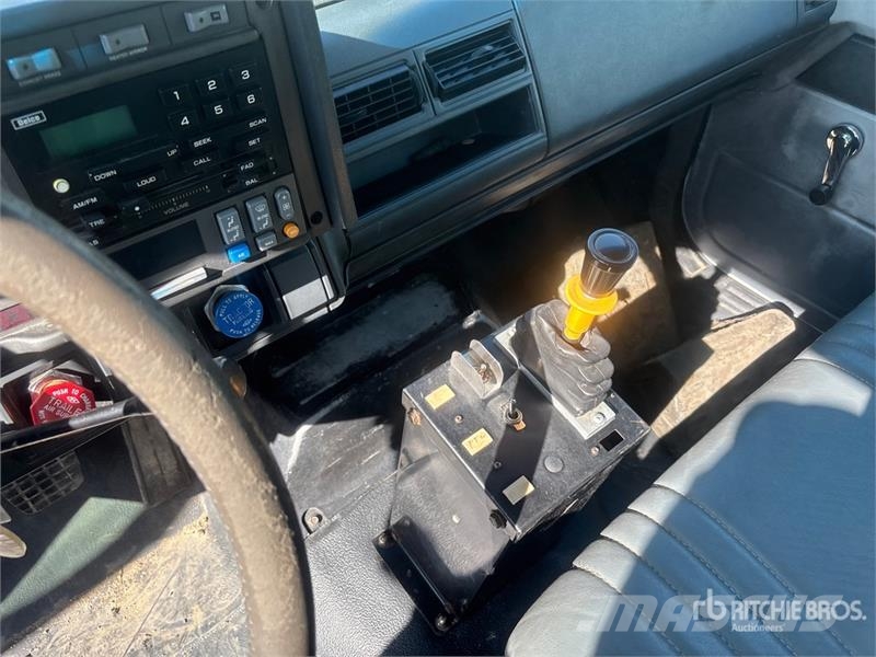 Chevrolet C7500 شاحنات قلابة