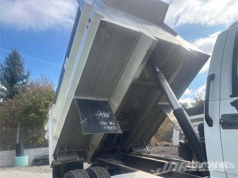 Chevrolet C7500 شاحنات قلابة