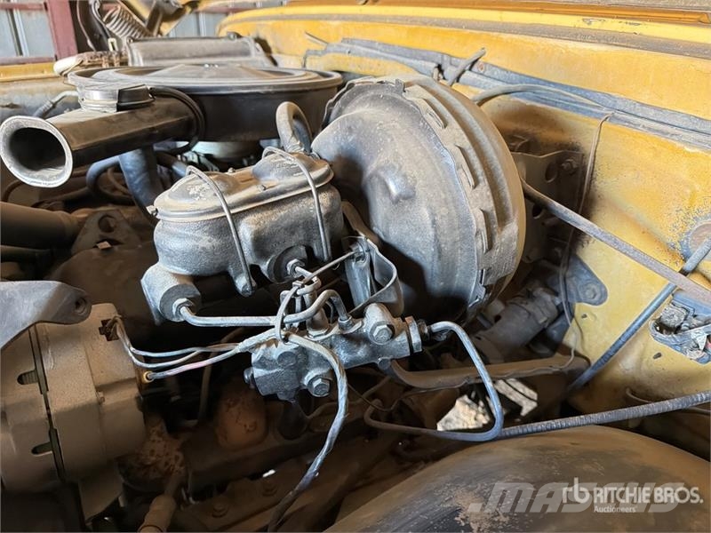 Chevrolet Cheyenne 20 4x2 Utility Truck Pik up kamioni