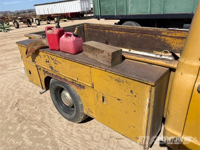 Chevrolet Cheyenne 20 4x2 Utility Truck Caja abierta/laterales abatibles