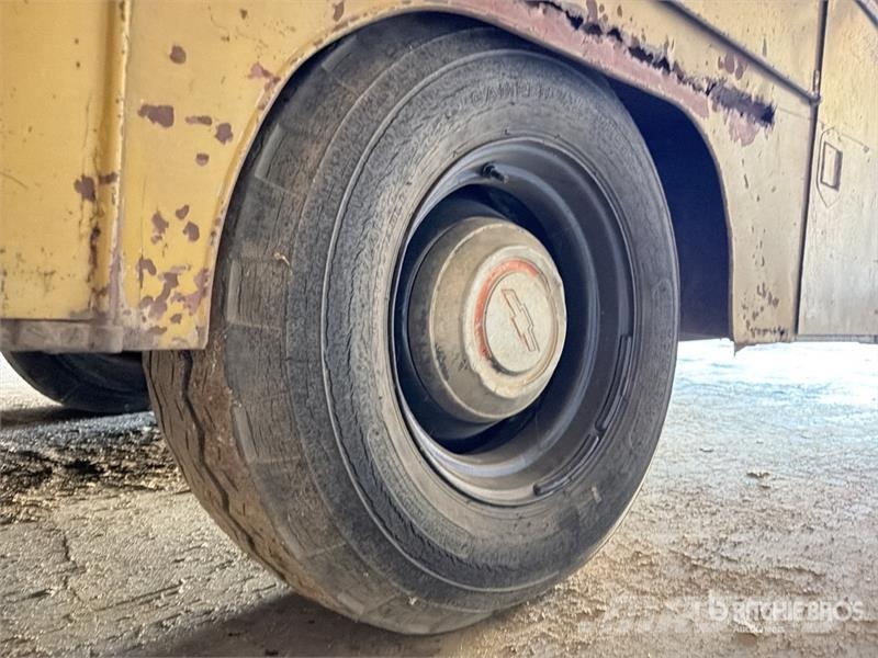 Chevrolet Cheyenne 20 4x2 Utility Truck Pik up kamioni