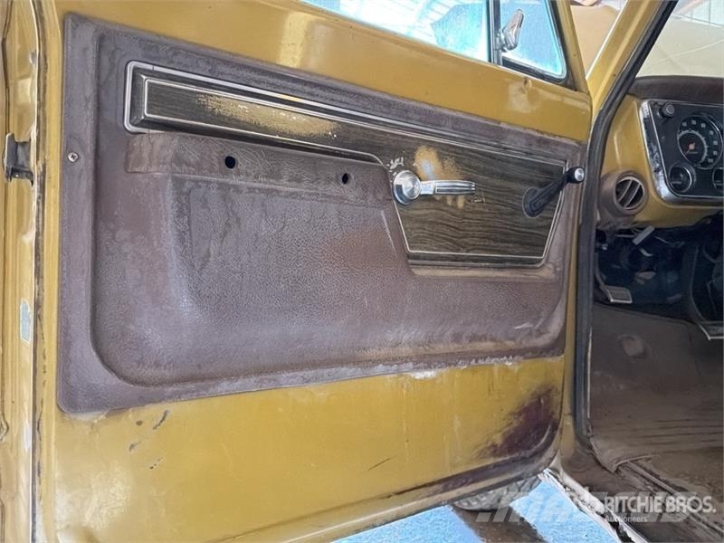 Chevrolet Cheyenne 20 4x2 Utility Truck Pik up kamioni