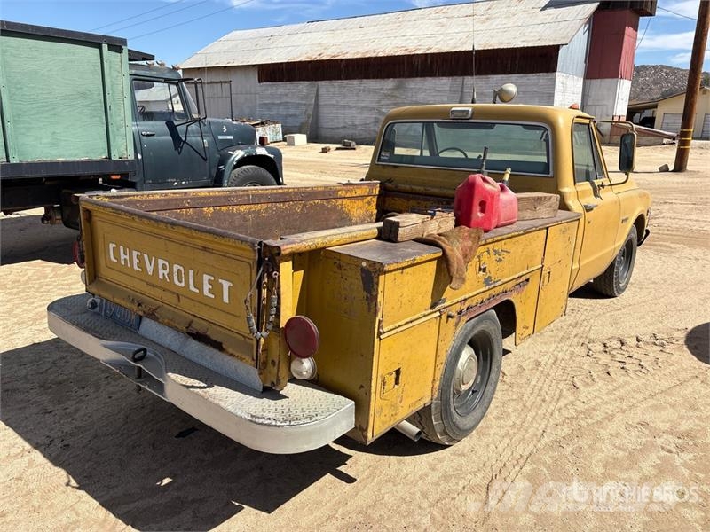 Chevrolet Cheyenne 20 4x2 Utility Truck Caja abierta/laterales abatibles