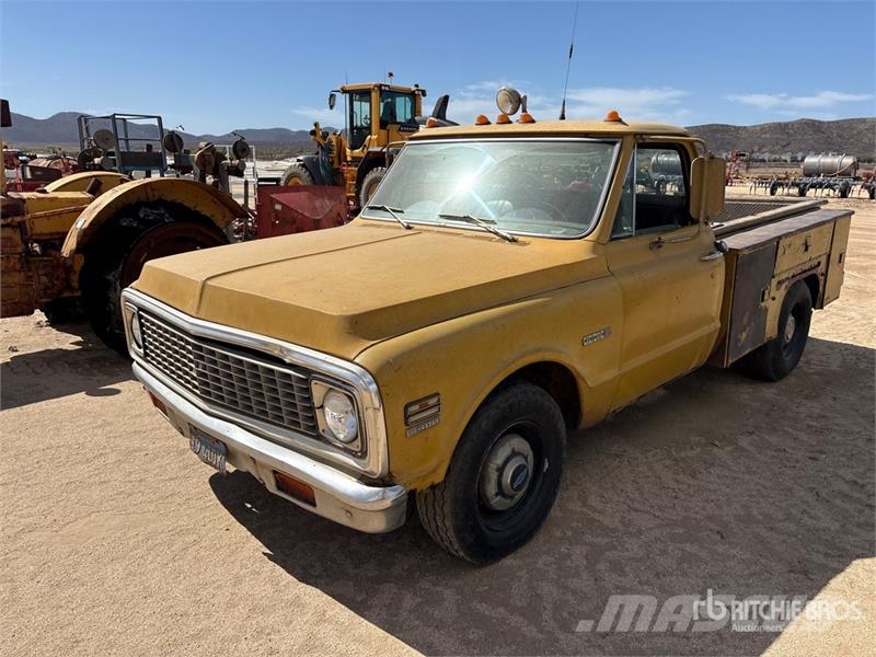Chevrolet Cheyenne 20 4x2 Utility Truck Caja abierta/laterales abatibles