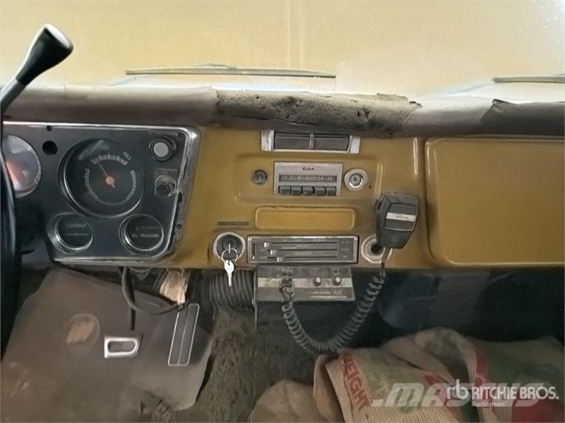 Chevrolet Cheyenne 20 4x2 Utility Truck Pik up kamioni