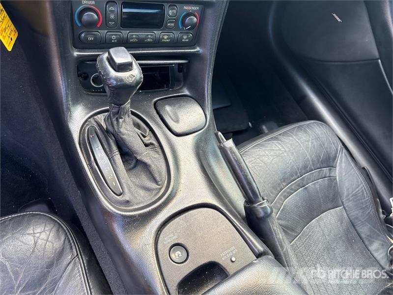 Chevrolet Corvette Automašīnas