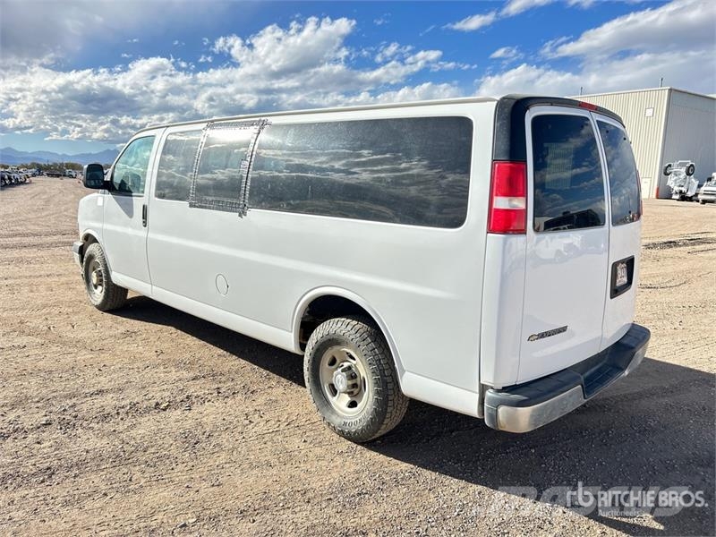 Chevrolet Express 15 Passenger Van Busy / Vany