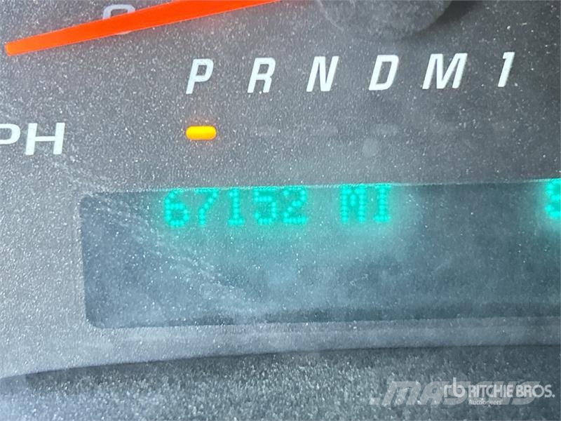 Chevrolet Express 15 Passenger Van Busy / Vany