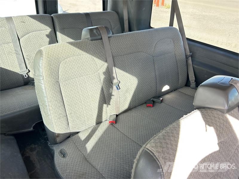 Chevrolet Express 15 Passenger Van Busy / Vany