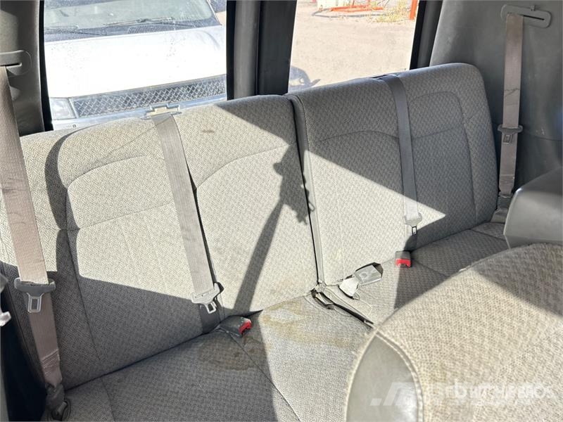Chevrolet Express 15 Passenger Van Busy / Vany