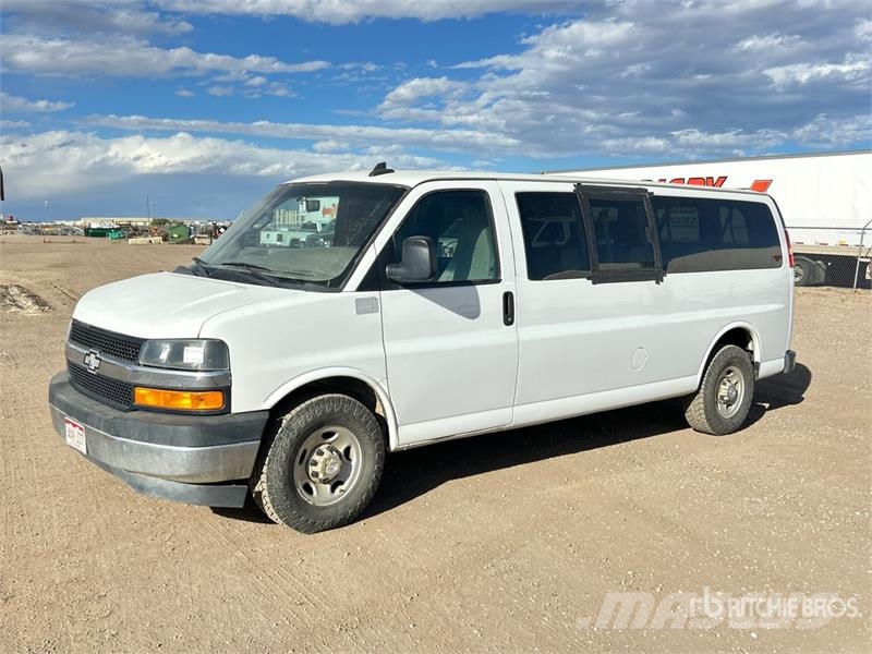 Chevrolet Express 15 Passenger Van Busy / Vany