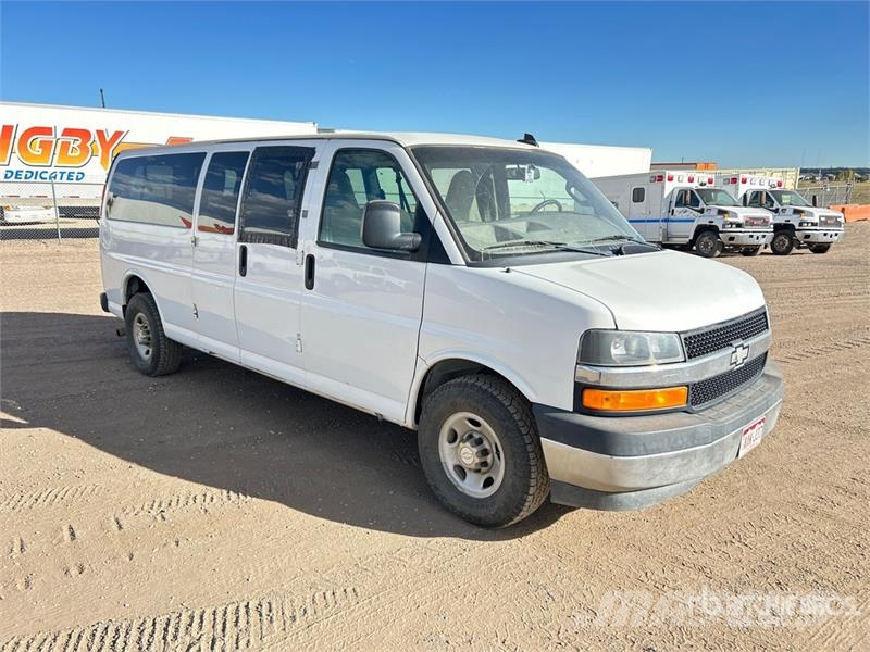 Chevrolet Express 15 Passenger Van Busy / Vany