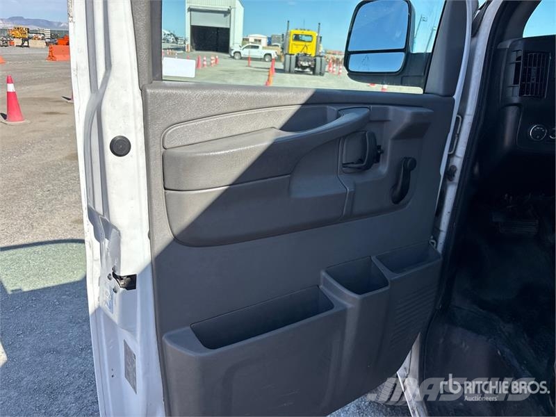 Chevrolet Express 2500 Cargo Van 패널 화물차