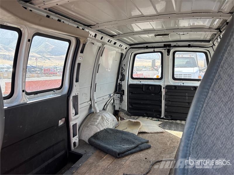 Chevrolet Express 2500 Cargo Van 패널 화물차