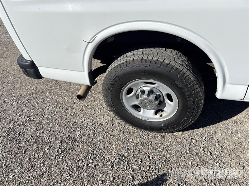 Chevrolet Express 2500 Cargo Van 패널 화물차