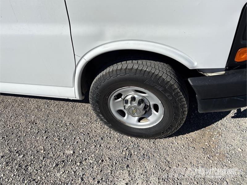 Chevrolet Express 2500 Cargo Van 패널 화물차