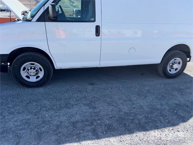 Chevrolet Express 2500 Cargo Van 패널 화물차