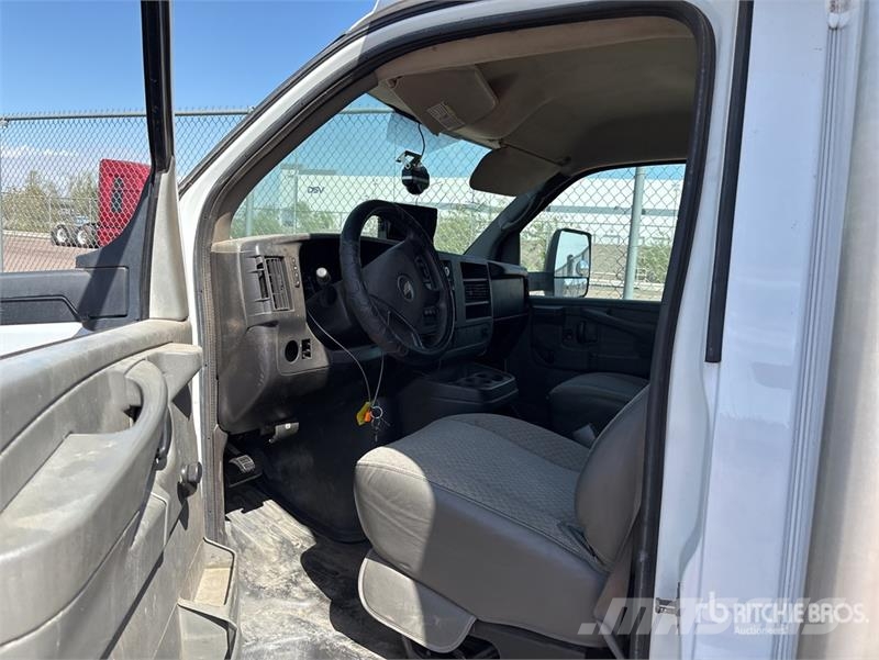 Chevrolet Express 3500 4x2 Van Truck شاحنات ذات هيكل صندوقي