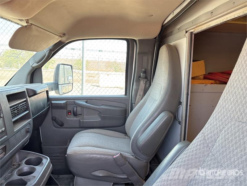 Chevrolet Express 3500 4x2 Van Truck شاحنات ذات هيكل صندوقي