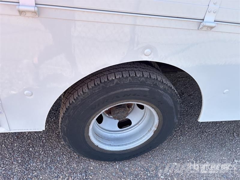 Chevrolet Express 3500 4x2 Van Truck شاحنات ذات هيكل صندوقي