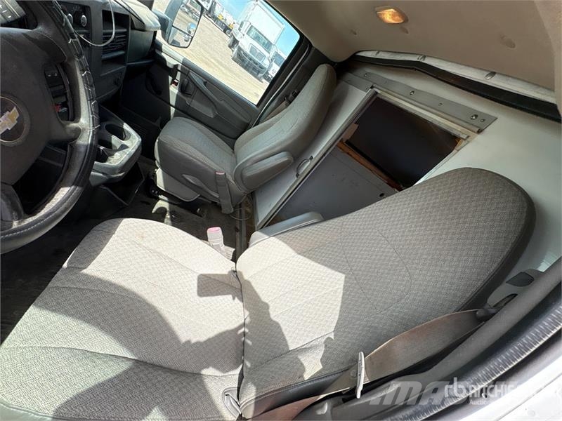 Chevrolet Express 3500 4x2 Utility Truck شاحنات خفيفة/مفصلية الجوانب