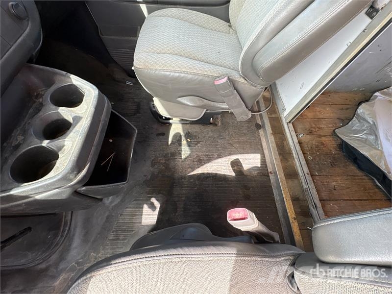 Chevrolet Express 3500 4x2 Utility Truck شاحنات خفيفة/مفصلية الجوانب
