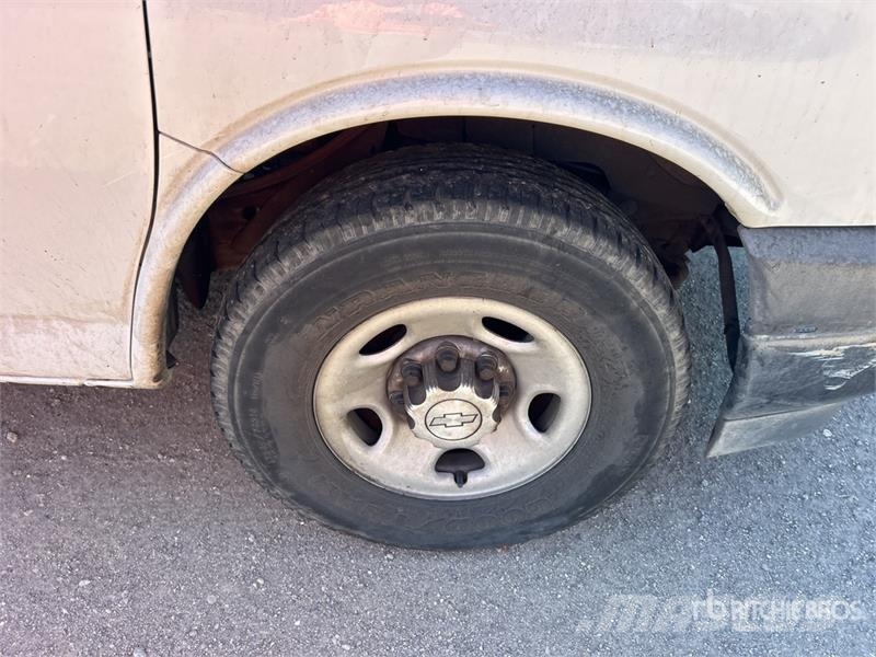 Chevrolet Express 3500 ボックスボディー、ウイング、箱車