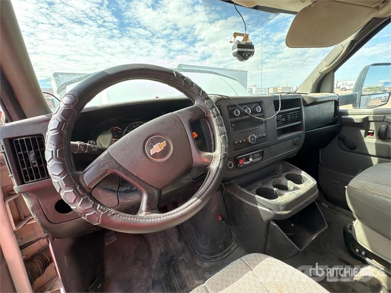 Chevrolet Express 3500 4x2 Utility Truck شاحنات خفيفة/مفصلية الجوانب