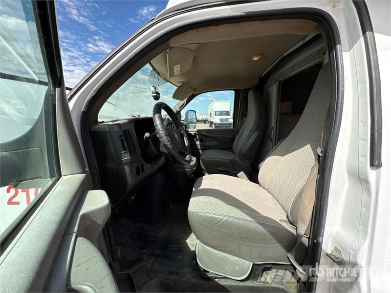 Chevrolet Express 3500 4x2 Utility Truck شاحنات خفيفة/مفصلية الجوانب