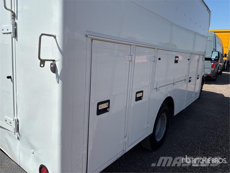 Chevrolet Express 3500 4x2 Van Truck شاحنات ذات هيكل صندوقي