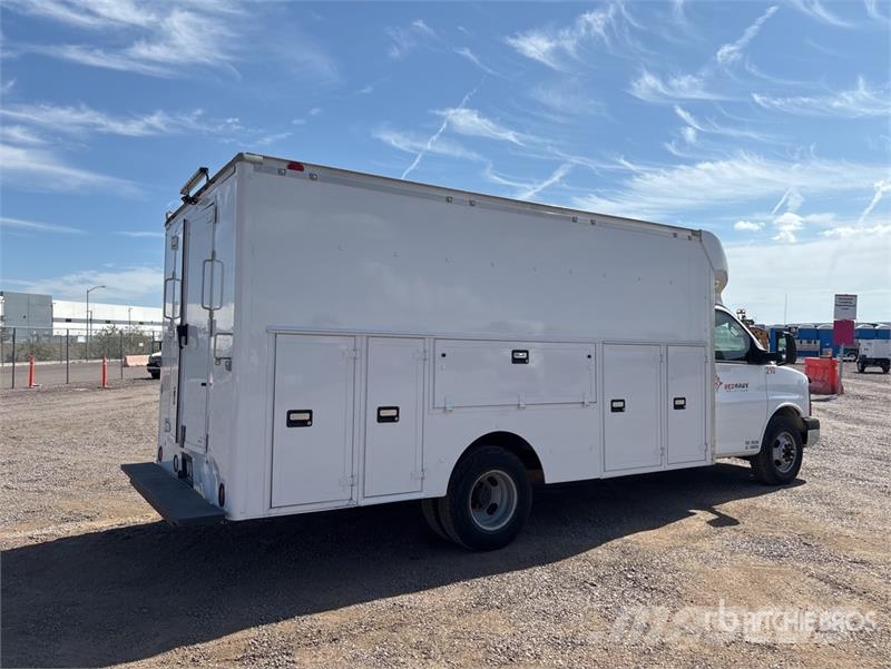 Chevrolet Express 3500 4x2 Van Truck شاحنات ذات هيكل صندوقي