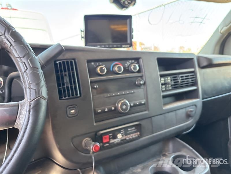 Chevrolet Express 3500 4x2 Van Truck شاحنات ذات هيكل صندوقي
