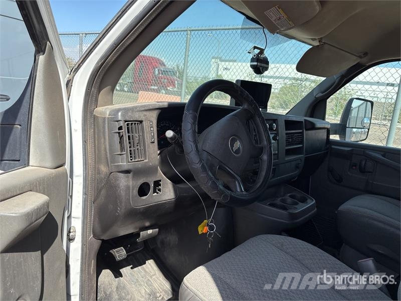Chevrolet Express 3500 4x2 Van Truck شاحنات ذات هيكل صندوقي