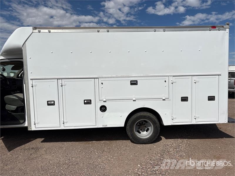 Chevrolet Express 3500 4x2 Utility Truck شاحنات خفيفة/مفصلية الجوانب