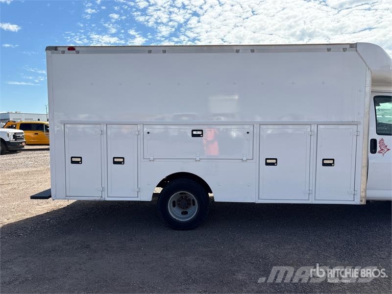 Chevrolet Express 3500 4x2 Utility Truck شاحنات خفيفة/مفصلية الجوانب