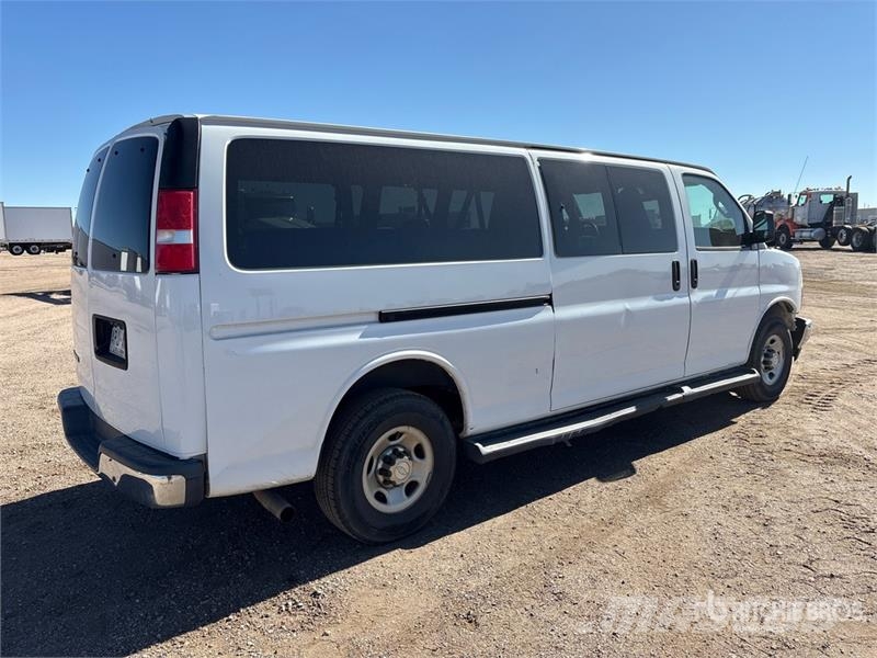 Chevrolet Express G3500 11 Passenger Van Dostavna vozila / kombiji