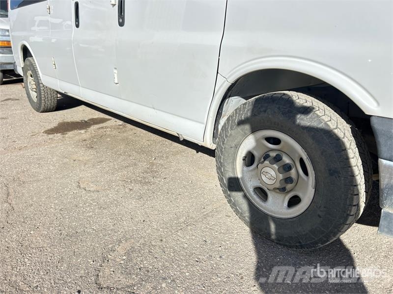 Chevrolet Express G3500 15 Passenger Van Panel vanlar