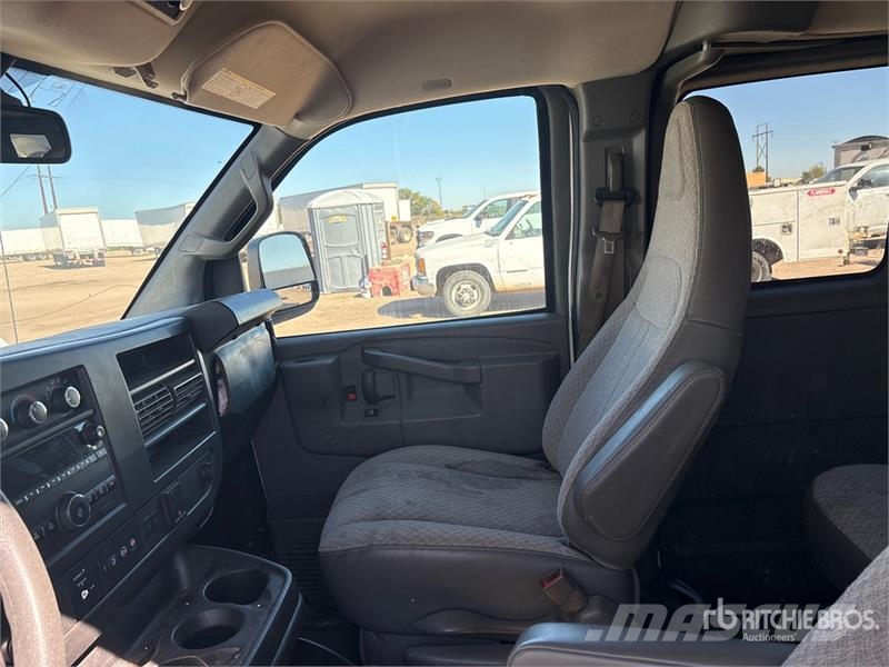 Chevrolet Express G3500 11 Passenger Van Dostavna vozila / kombiji