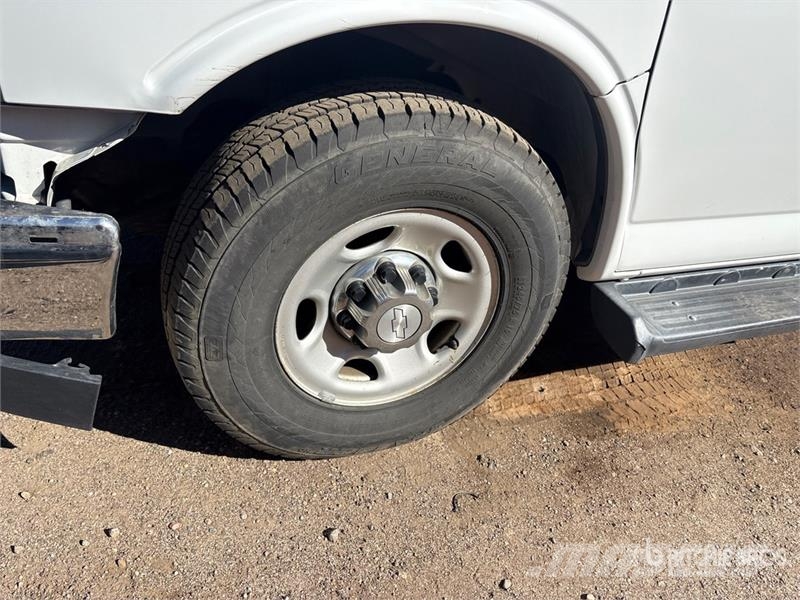 Chevrolet Express G3500 11 Passenger Van Dostavna vozila / kombiji