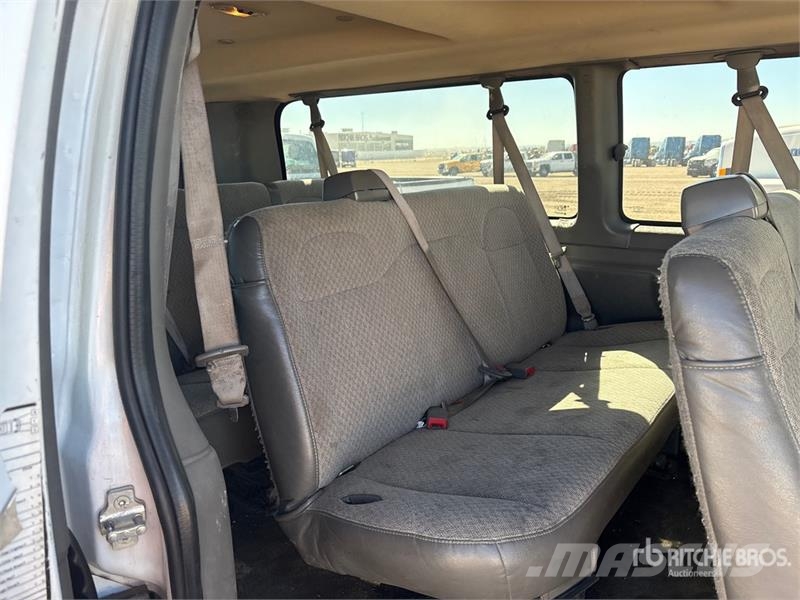 Chevrolet Express G3500 11 Passenger Van Dostavna vozila / kombiji
