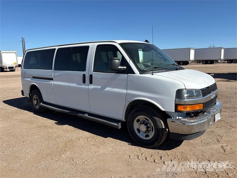 Chevrolet Express G3500 11 Passenger Van Dostavna vozila / kombiji